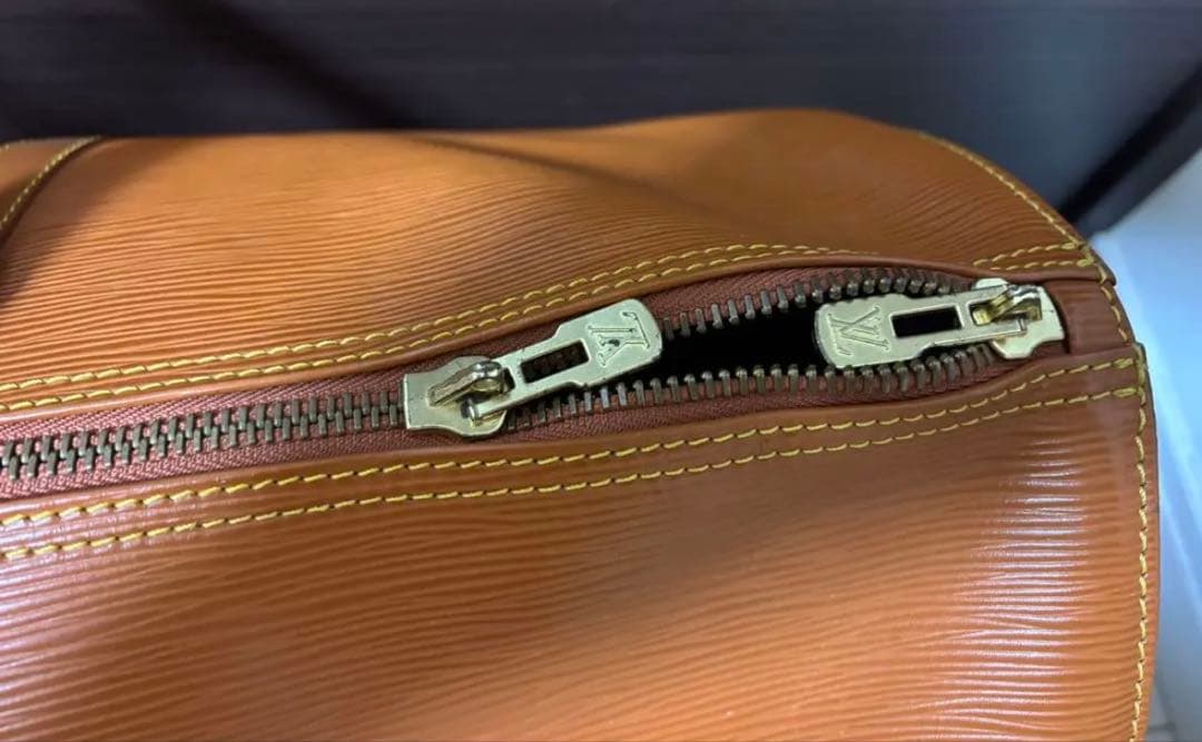 ルイヴィトン　Louis Vuitton エピレザー　ブラウン