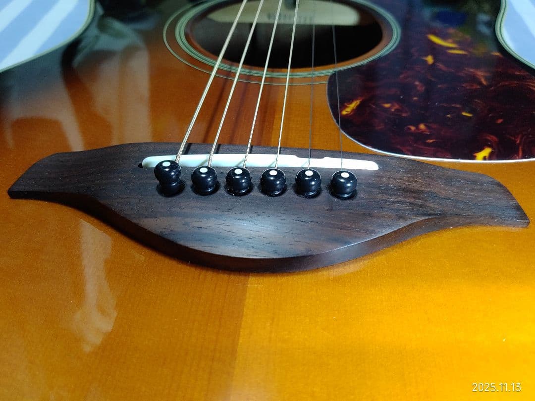 YAMAHAのフォークタイプのアコースティックギターFS720TBS美品です。