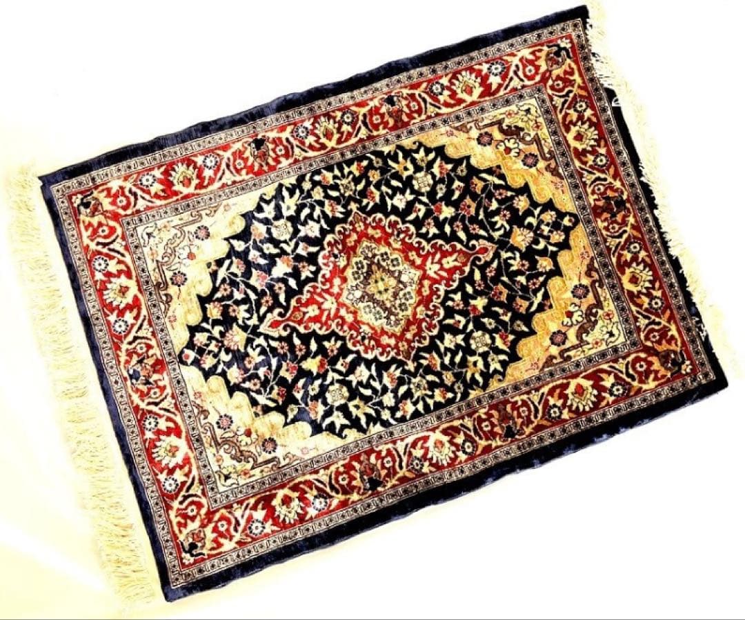 シルク絨毯　シルクラグ　ヘレケ絨毯　トルコ絨毯　カーペット