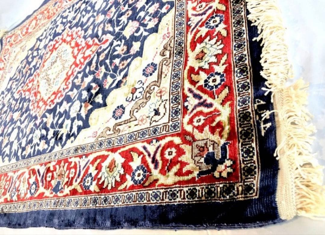 シルク絨毯　シルクラグ　ヘレケ絨毯　トルコ絨毯　カーペット