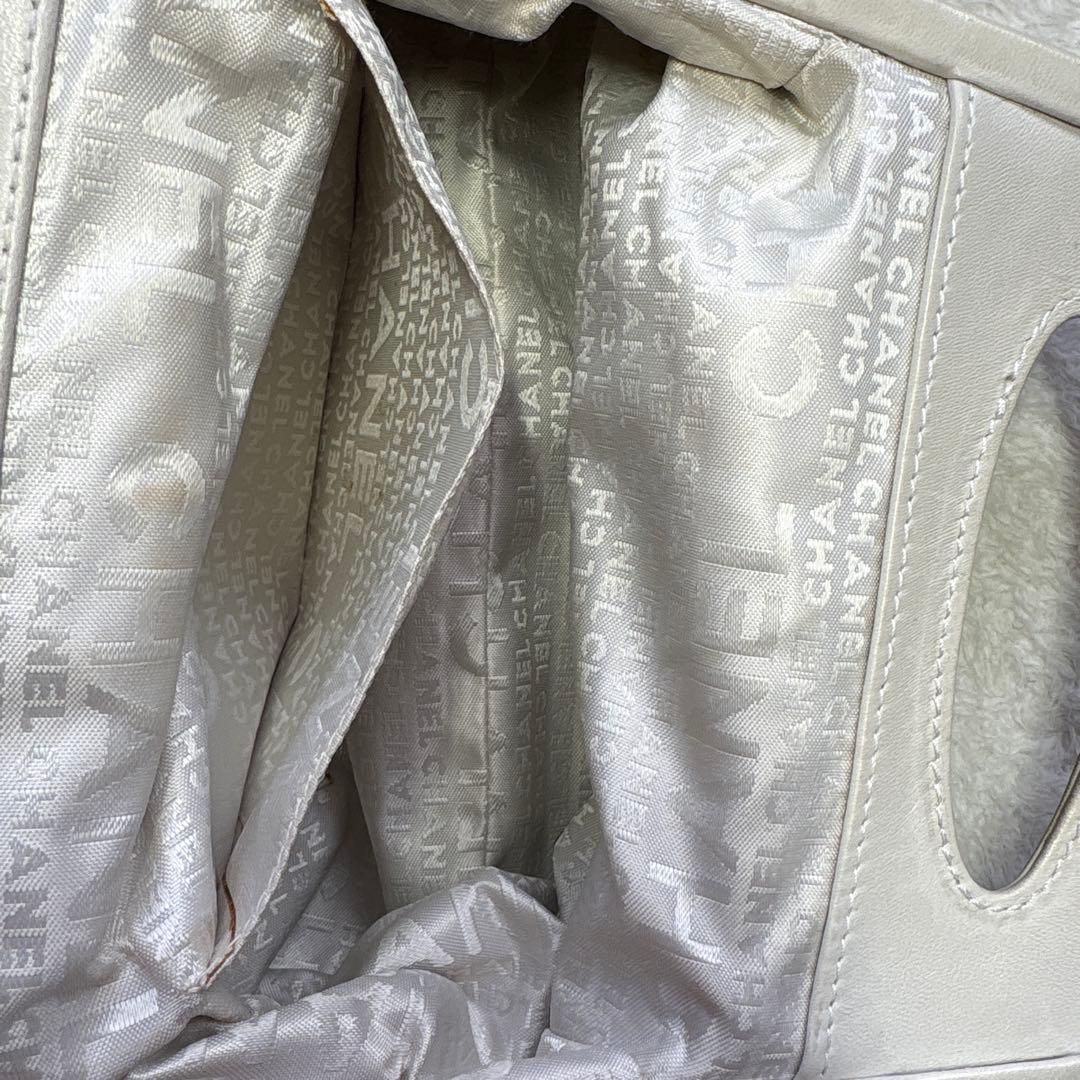 ホワイトレザー ハンドバッグ チェーン付き