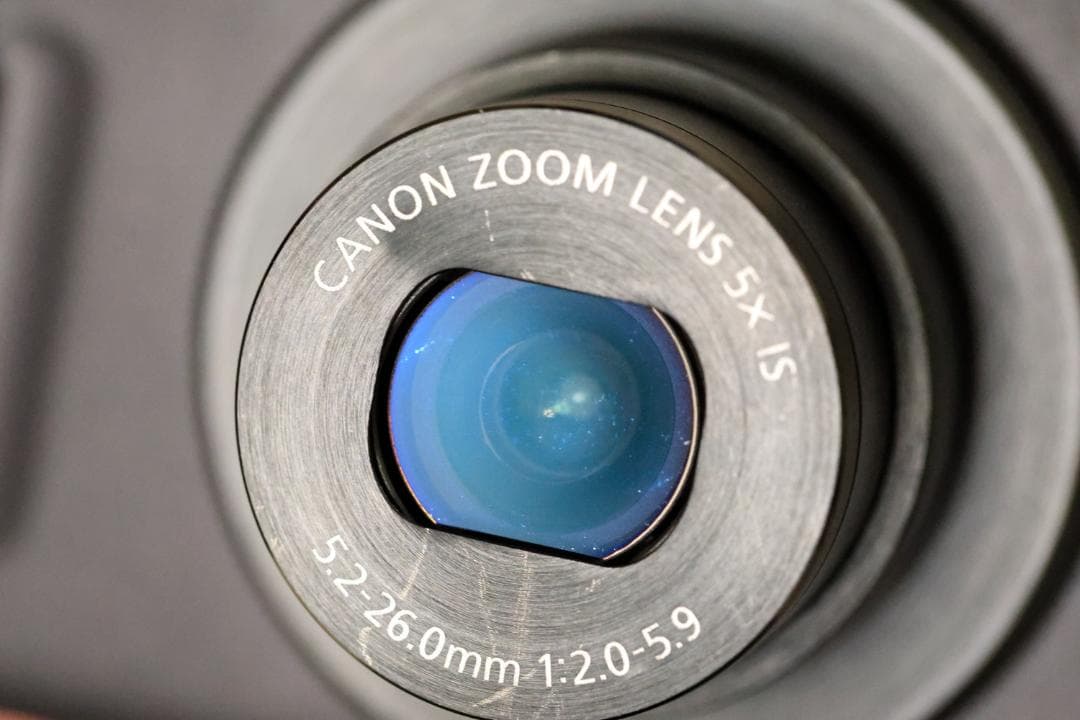 Canon PowerShot S100 コンパクトデジカメ（ストラップ付き）