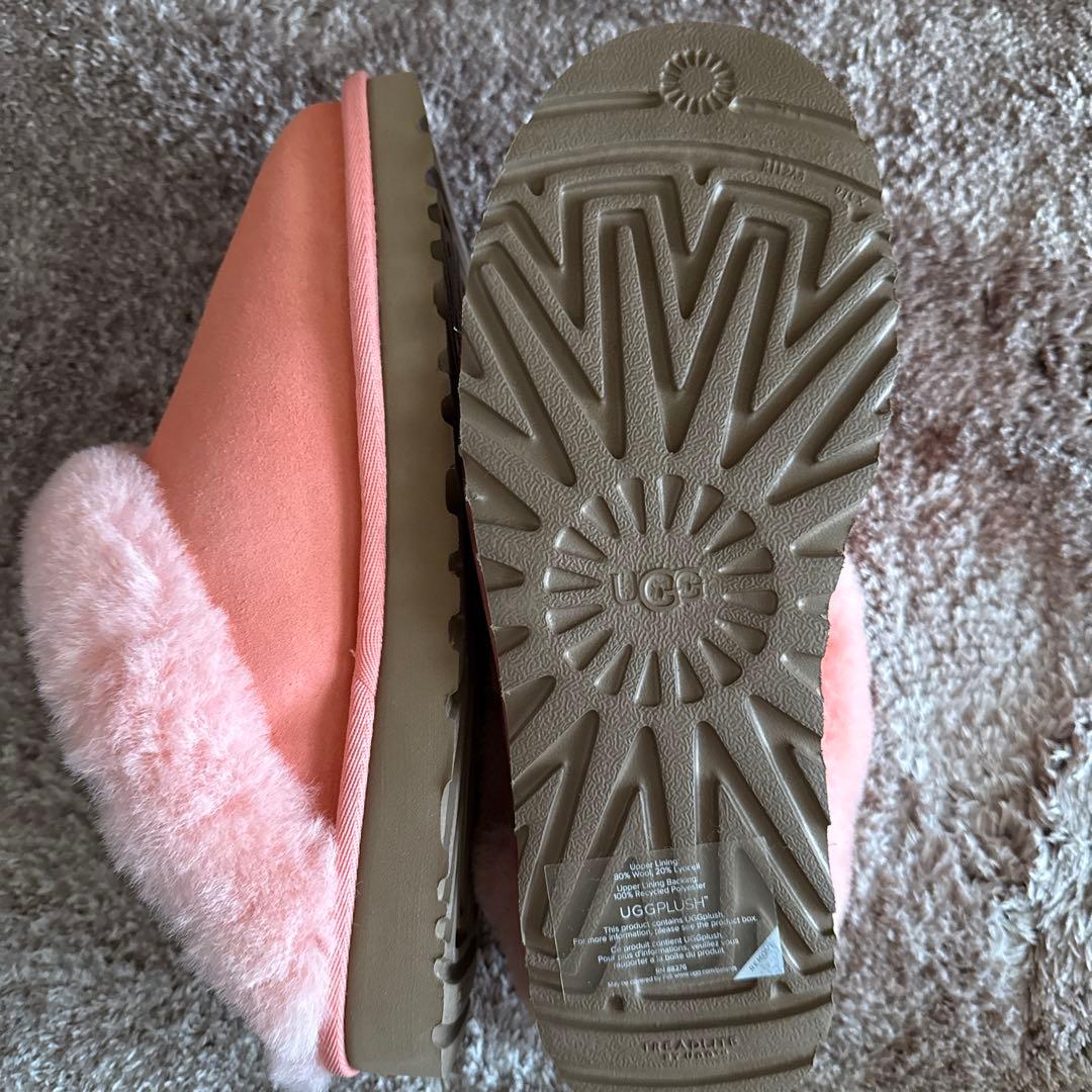 UGG ピンクのムートンサンダル　未使用　サイズ39 25cm