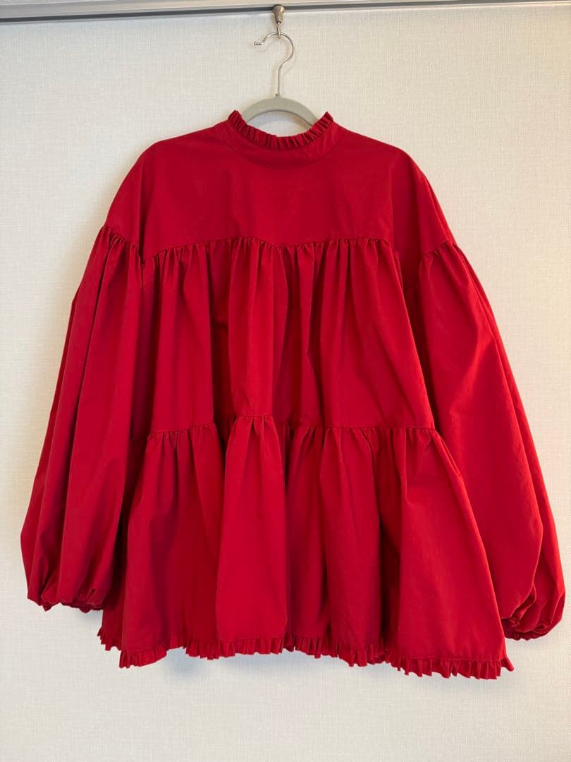 新品【ツルバイマイコオイカワ】ティアードフリルブラウス/赤