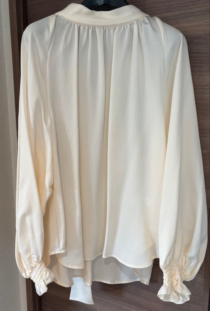 新品未使用タグ付drawerバックリボンブラウスblaminkボウタイブラウス