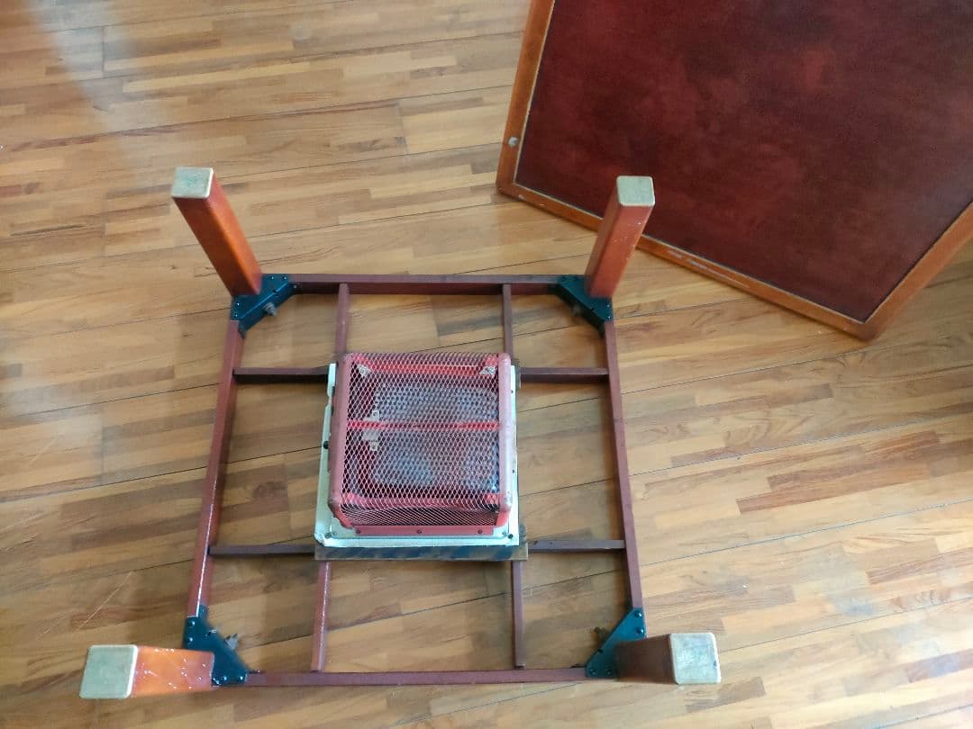 昭和レトロな豆炭こたつ(燃焼器付き)　縦80cm 横80cm 高さ37cm