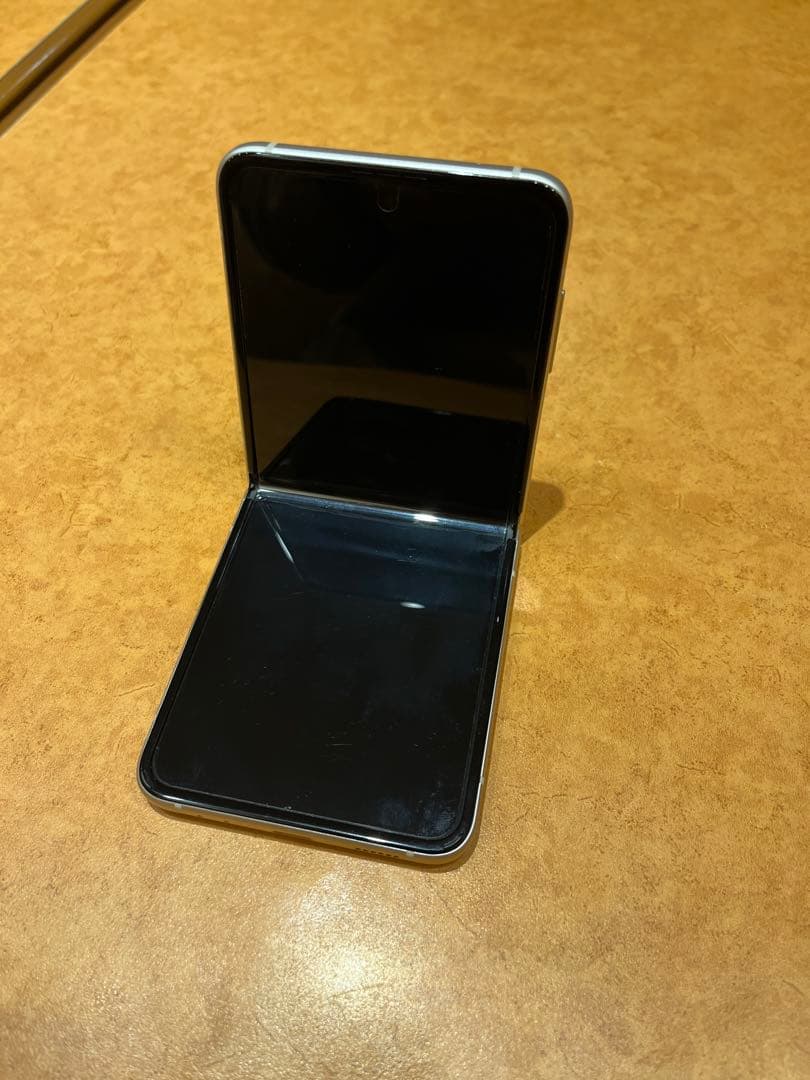 Samsung Galaxy Z Flip 3 SIMフリー128GB クリーム