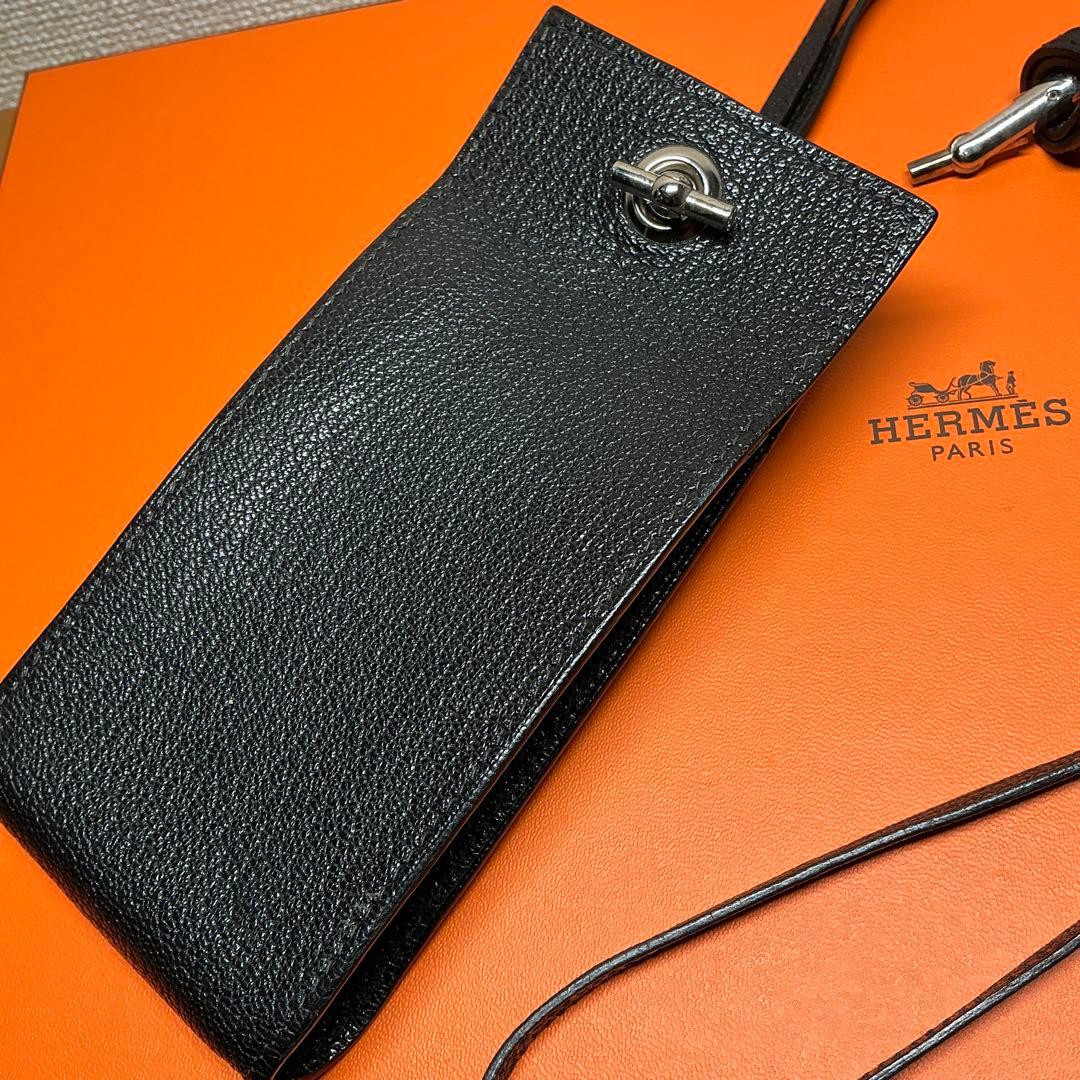 C*a様 HERMES エルメス ヴェスパ ストラップ ポーチ マルチケース 黒