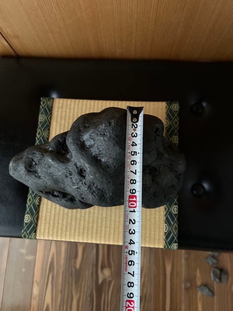 新潟県南魚沼市　水無川産　八海石うぶ石　何処からでも観れる珍しい一石