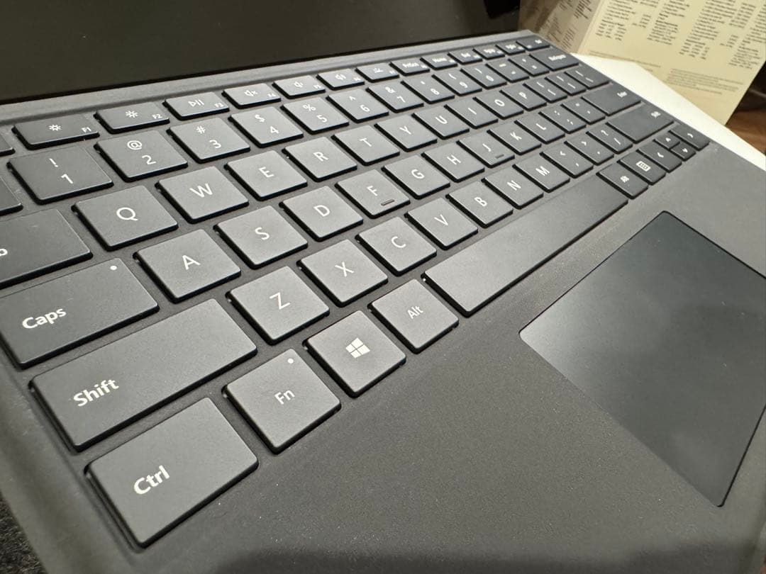 Surface Pro 7 (Core i7, 16GB) 専用タイプカバー付き