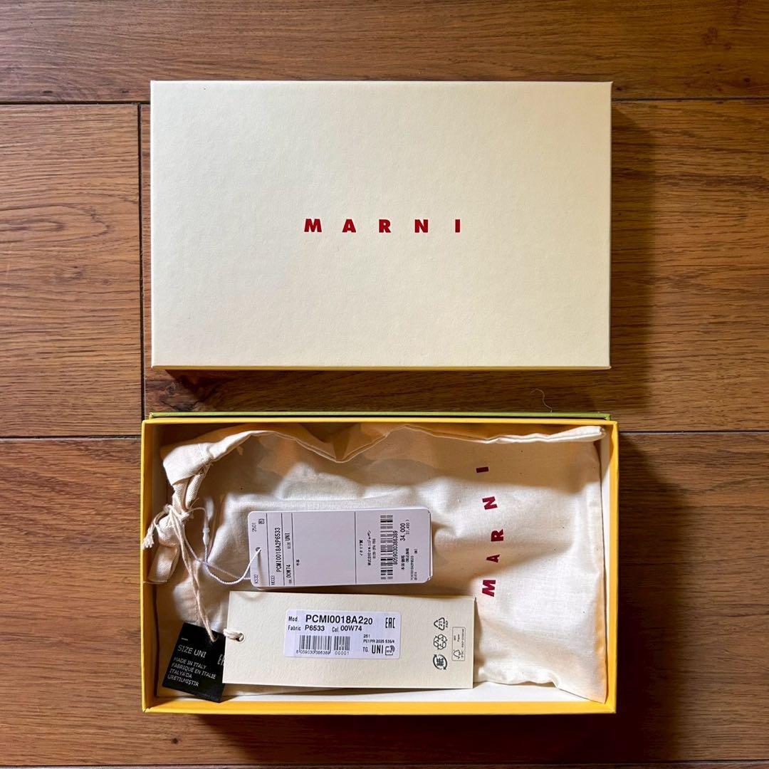 MARNI ロゴ刺繍　レザーキーホルダー