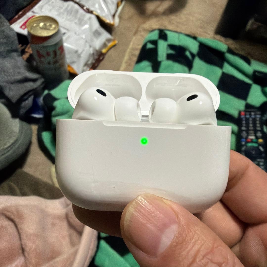 AirPods Pro3本体 、ケースに目立つ傷あり。正常に使用可能