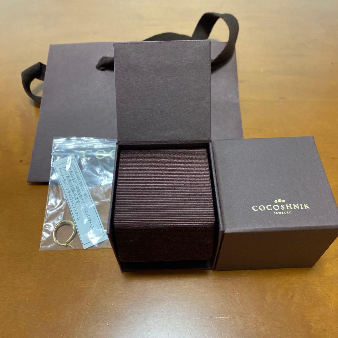 ココシュニック トライアングルフォーム 馬蹄モチーフピアス　片耳のみ　ゴールド