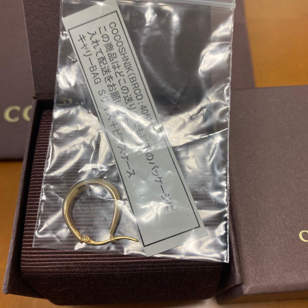 ココシュニック トライアングルフォーム 馬蹄モチーフピアス　片耳のみ　ゴールド