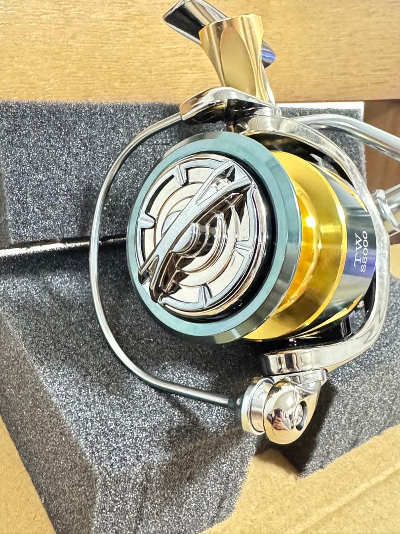 【送料無料】強力7.5kg 大物OK スピニングリール 5000番