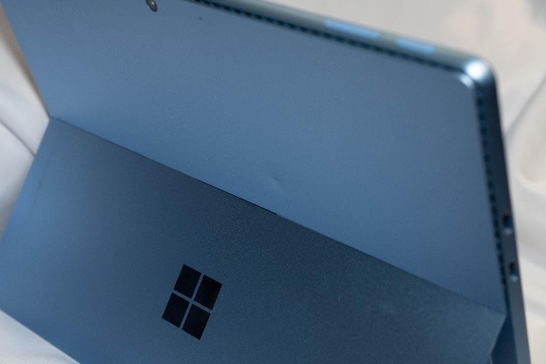 Microsoft Surface Pro 9 サファイア　ピンクの猫