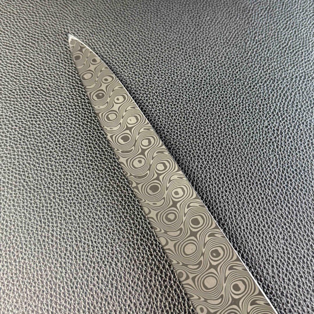 9434新品 ダマスカス 柳刃包丁 尺一 風紋の刃 105層 黒檀黒水牛角八角柄