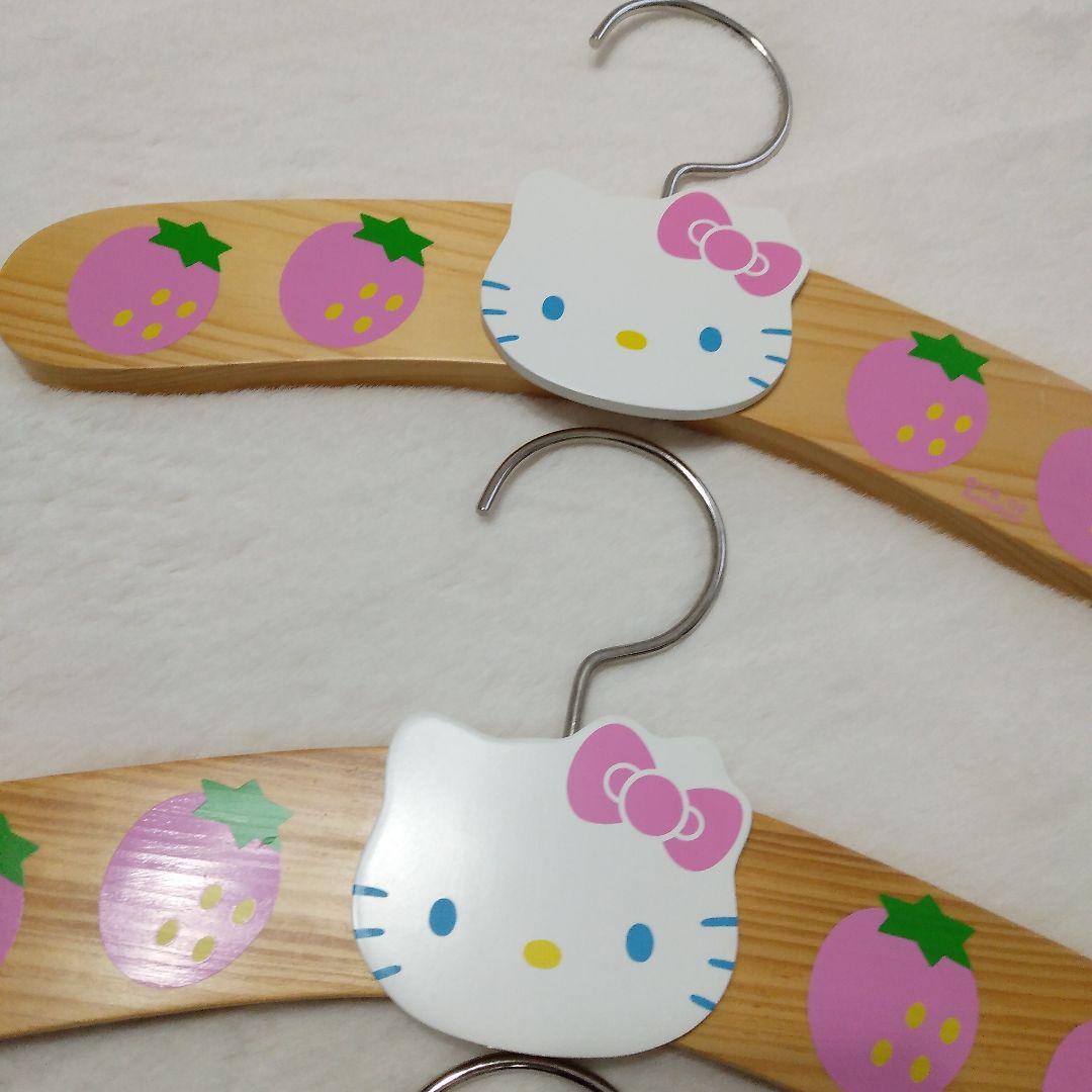 サンリオ　ハローキティ　木製ハンガー　2002年　いちご　3個