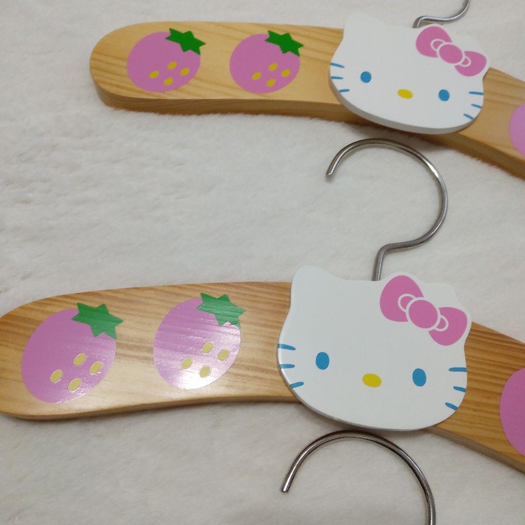 サンリオ　ハローキティ　木製ハンガー　2002年　いちご　3個