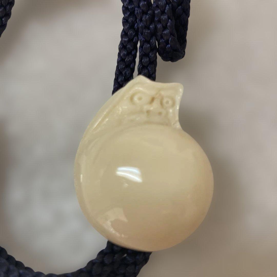 本珊瑚　達磨　彫刻　ループタイ