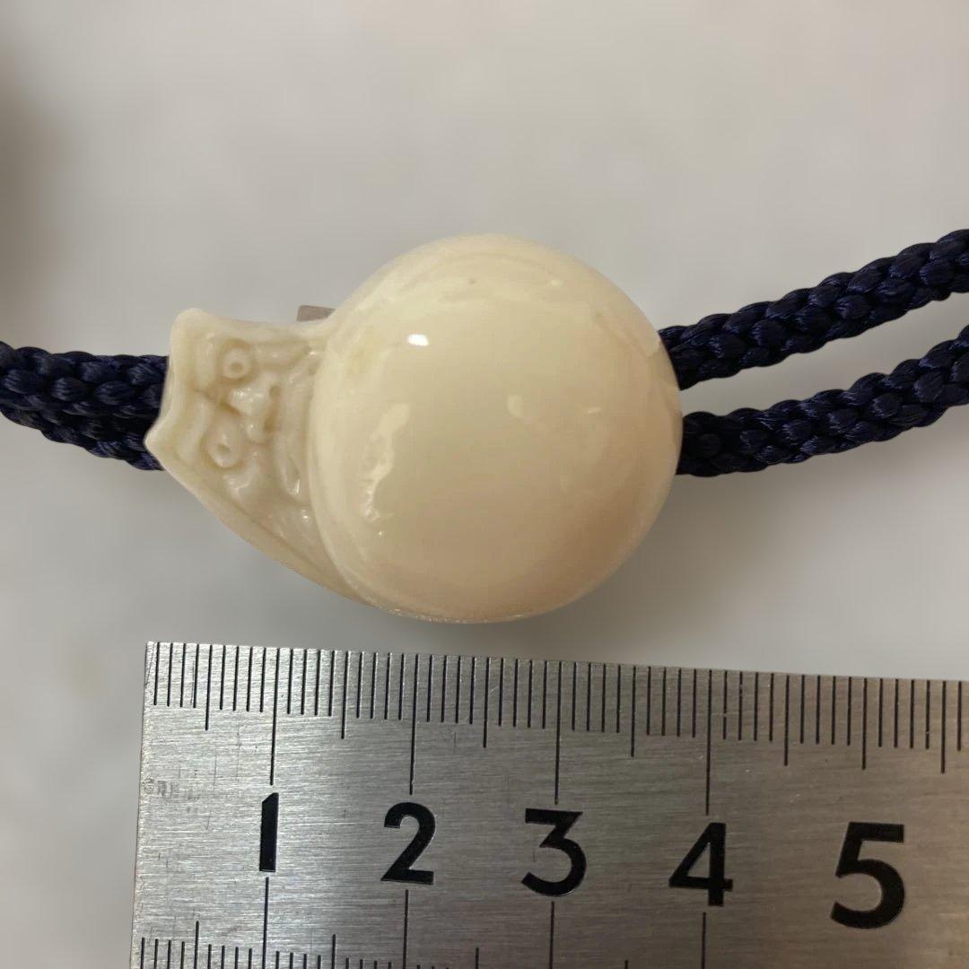 本珊瑚　達磨　彫刻　ループタイ