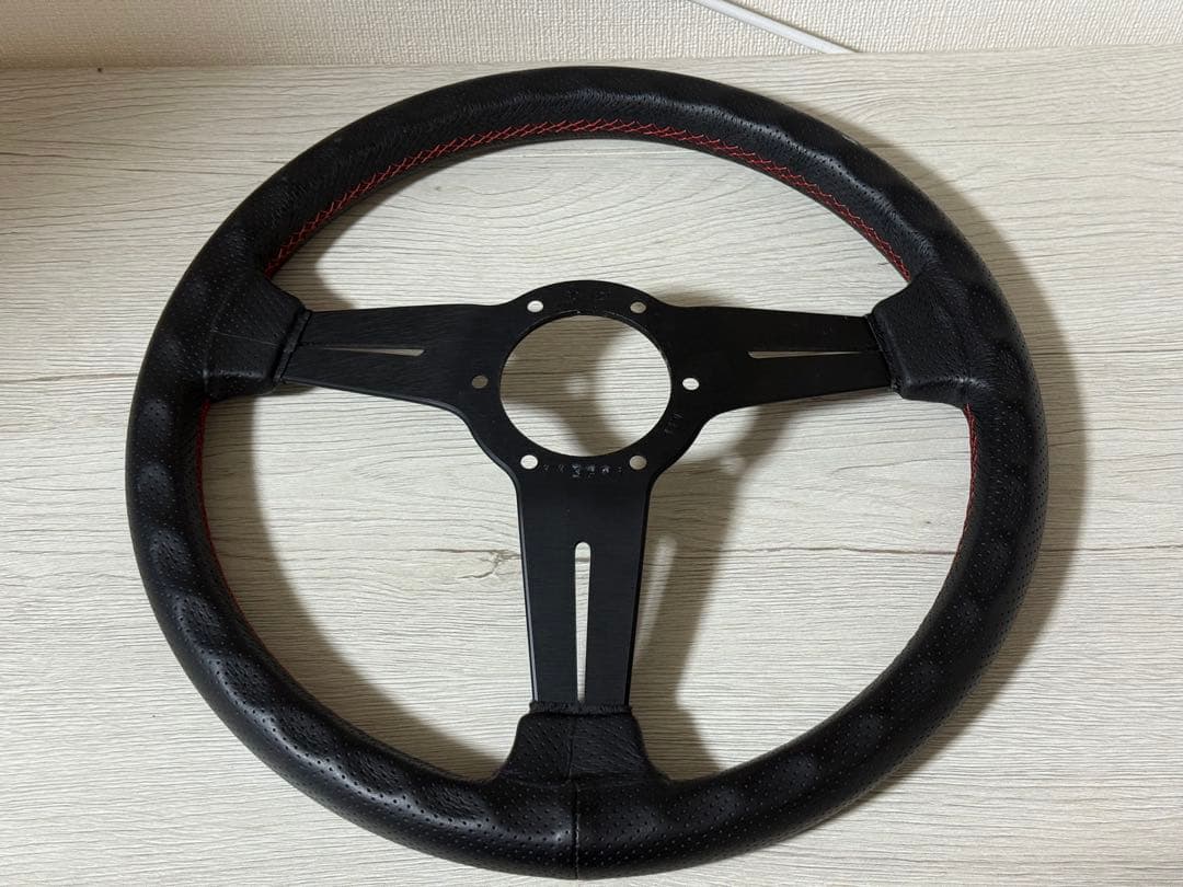 NARDI ナルディクラシック パンチングレザー 33φ 330mm N005