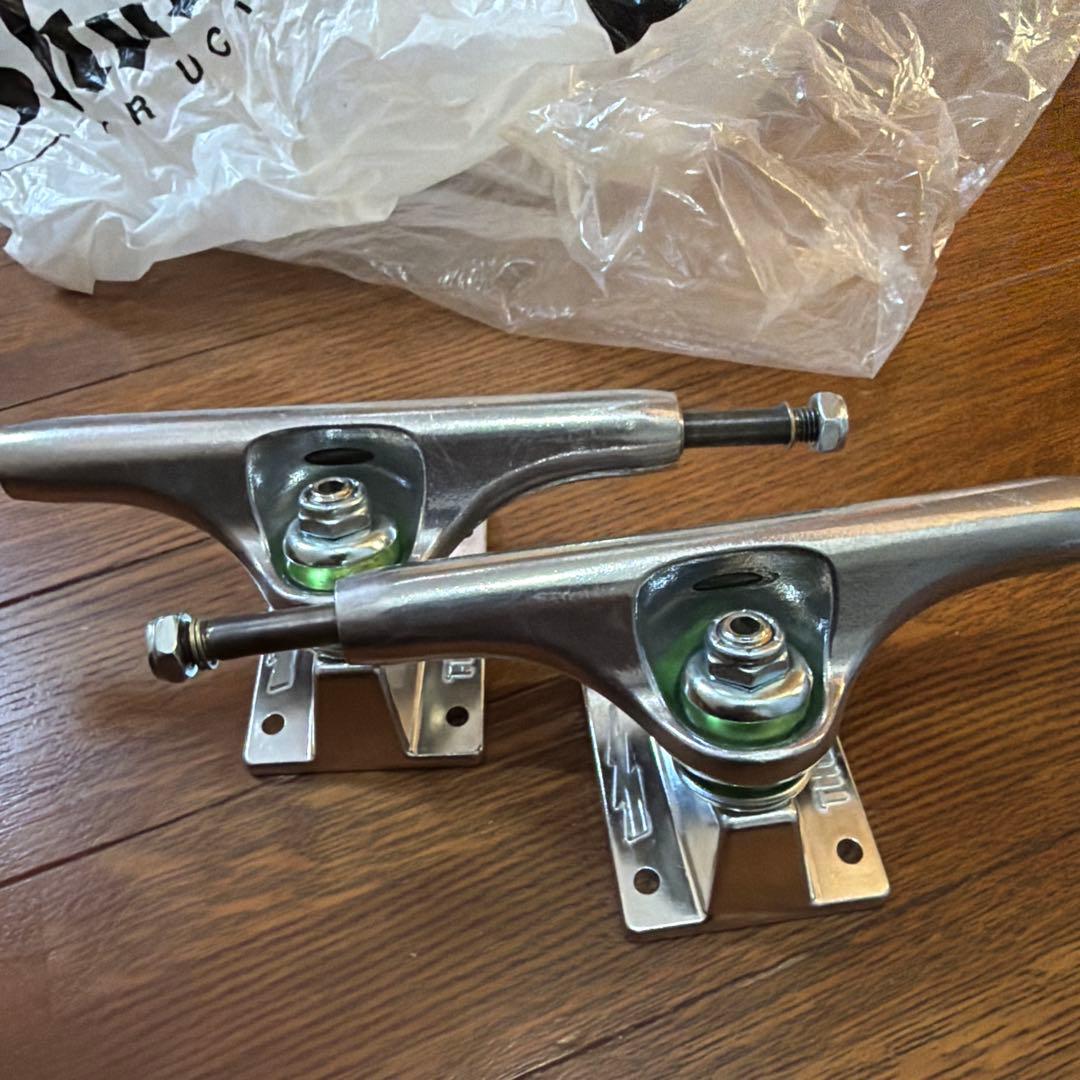 Thunder Trucks 148 Lights 新品未使用