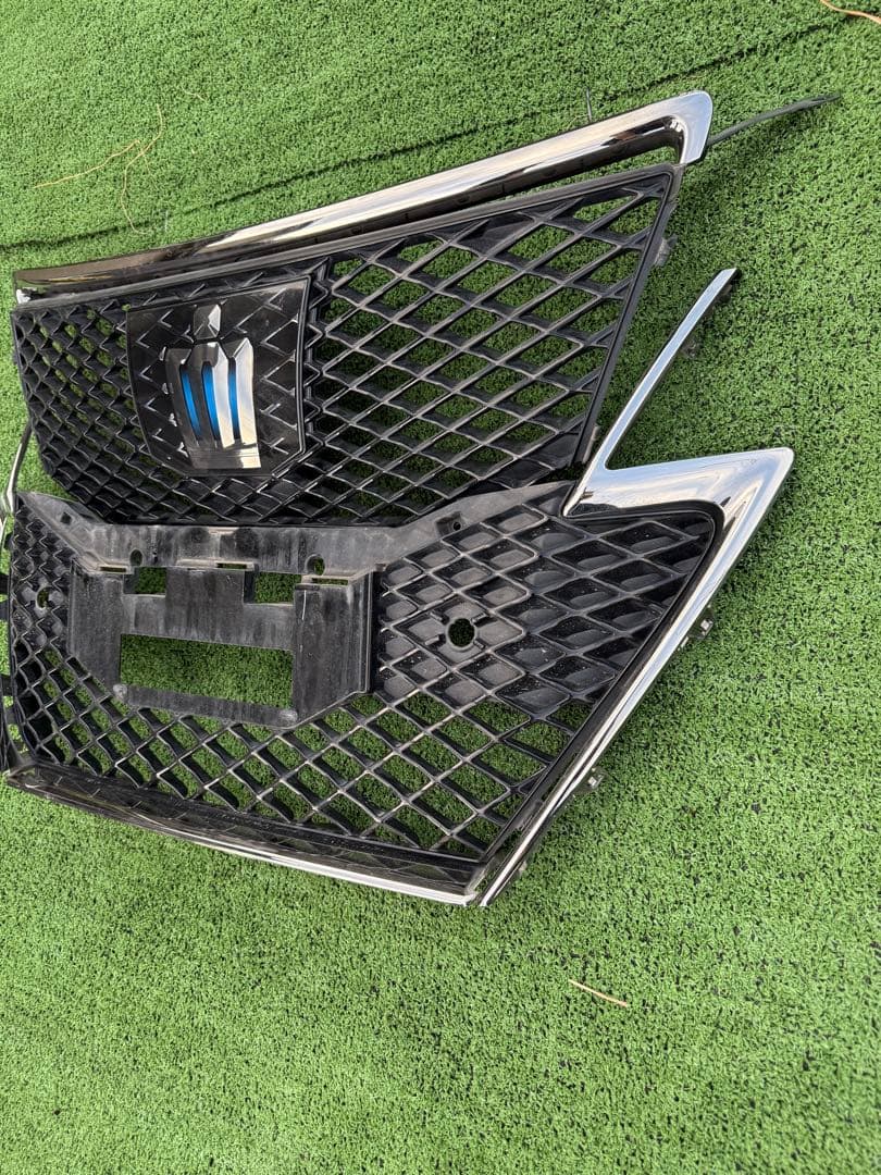 210系クラウン前期グリル・メッキのみ(トヨタ202ブラック車のグリル）