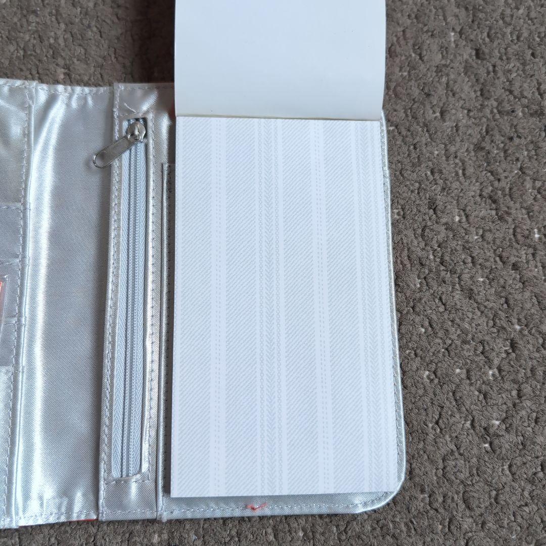 コーチ（COACH）のエナメル素材のマルチケース