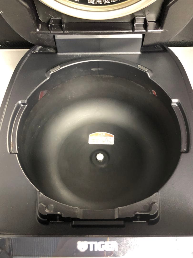 タイガー圧力IHジャー炊飯器　JPV-10BK 2023年製　OU082906
