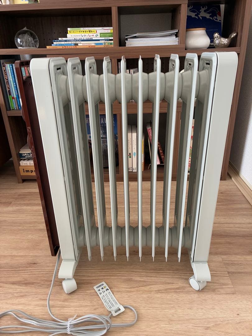 ★新品同様★ ヴェルティカルド★デロンギオイルヒーターRHJ21F1015-BR