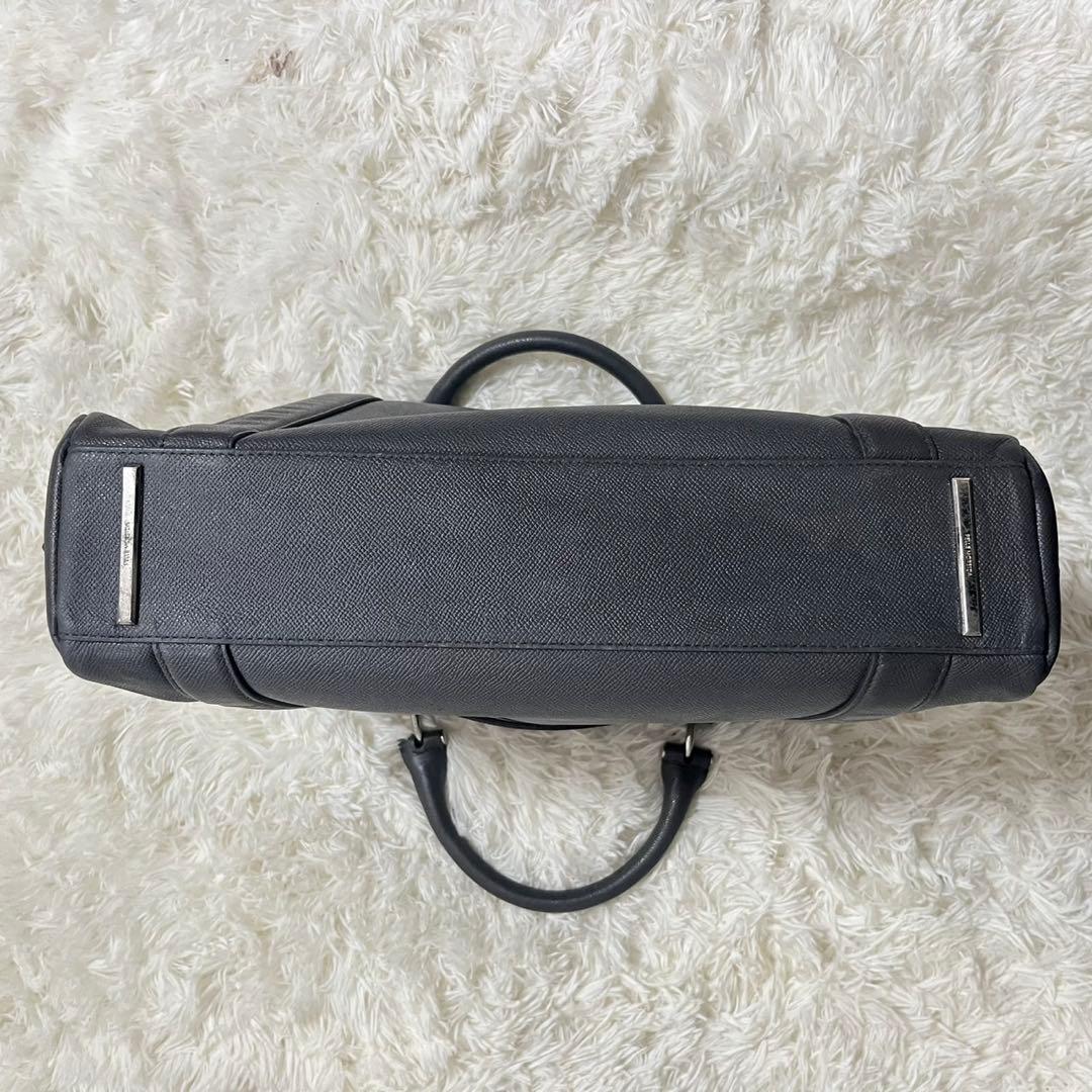 ペッレモルビダ PELLE MORBIDA デッキナイン deck9 一室