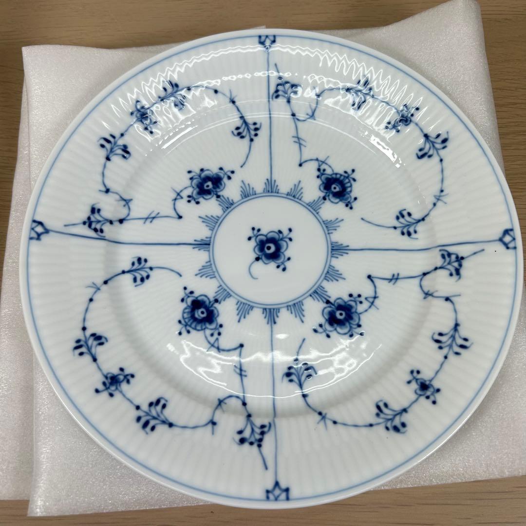 ロイヤルコペンハーゲン　イヤープレート& ブルーフルーテッド プレイン　B180