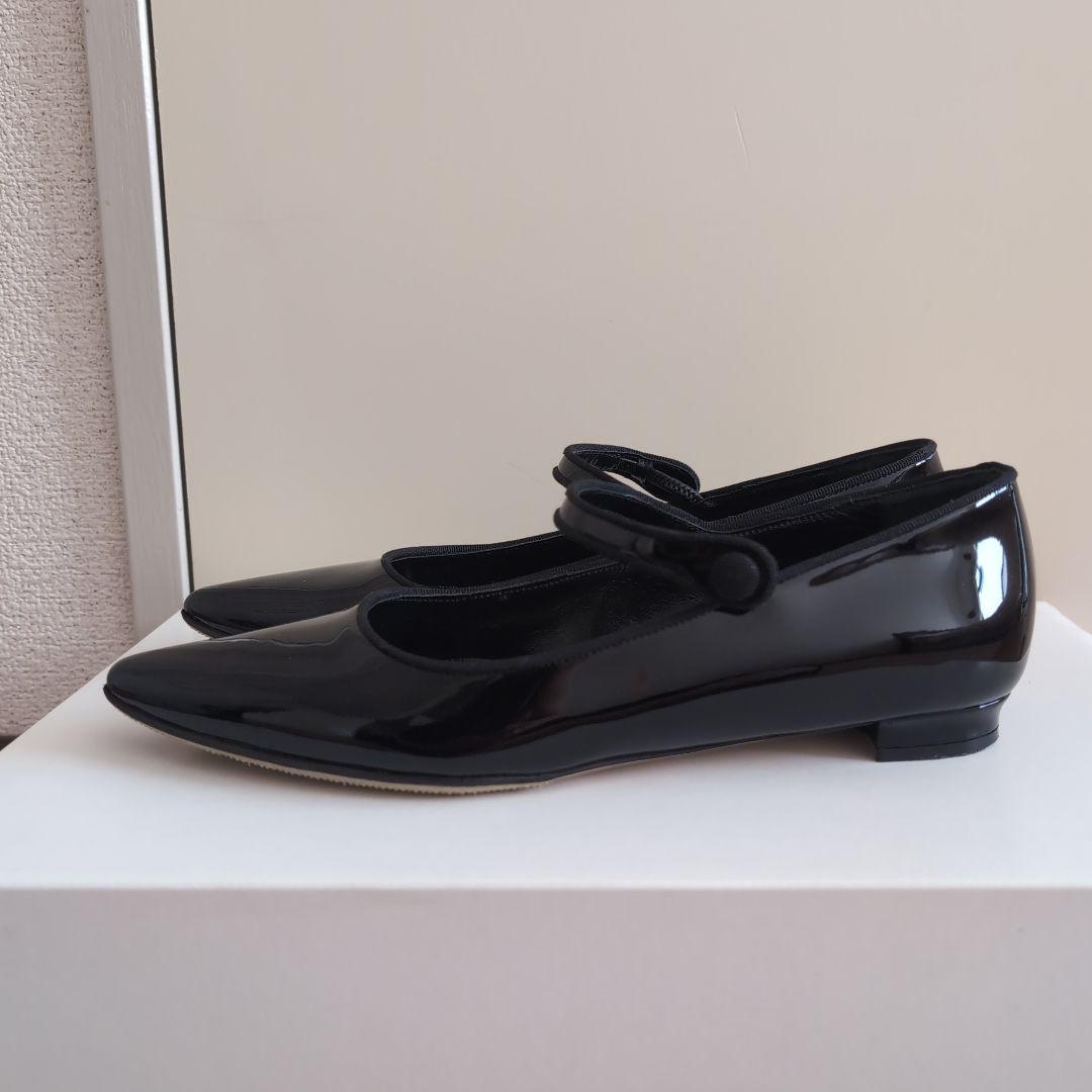 未使用品MANOLO BLAHNIK黒パテントメリージェーンフラットシューズ38