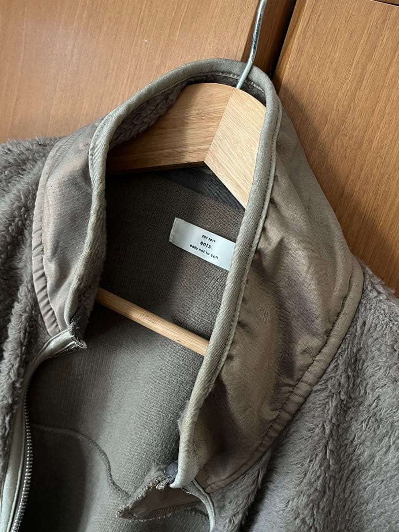 トップス ents. \"Camel Boa Fleece Vest\"