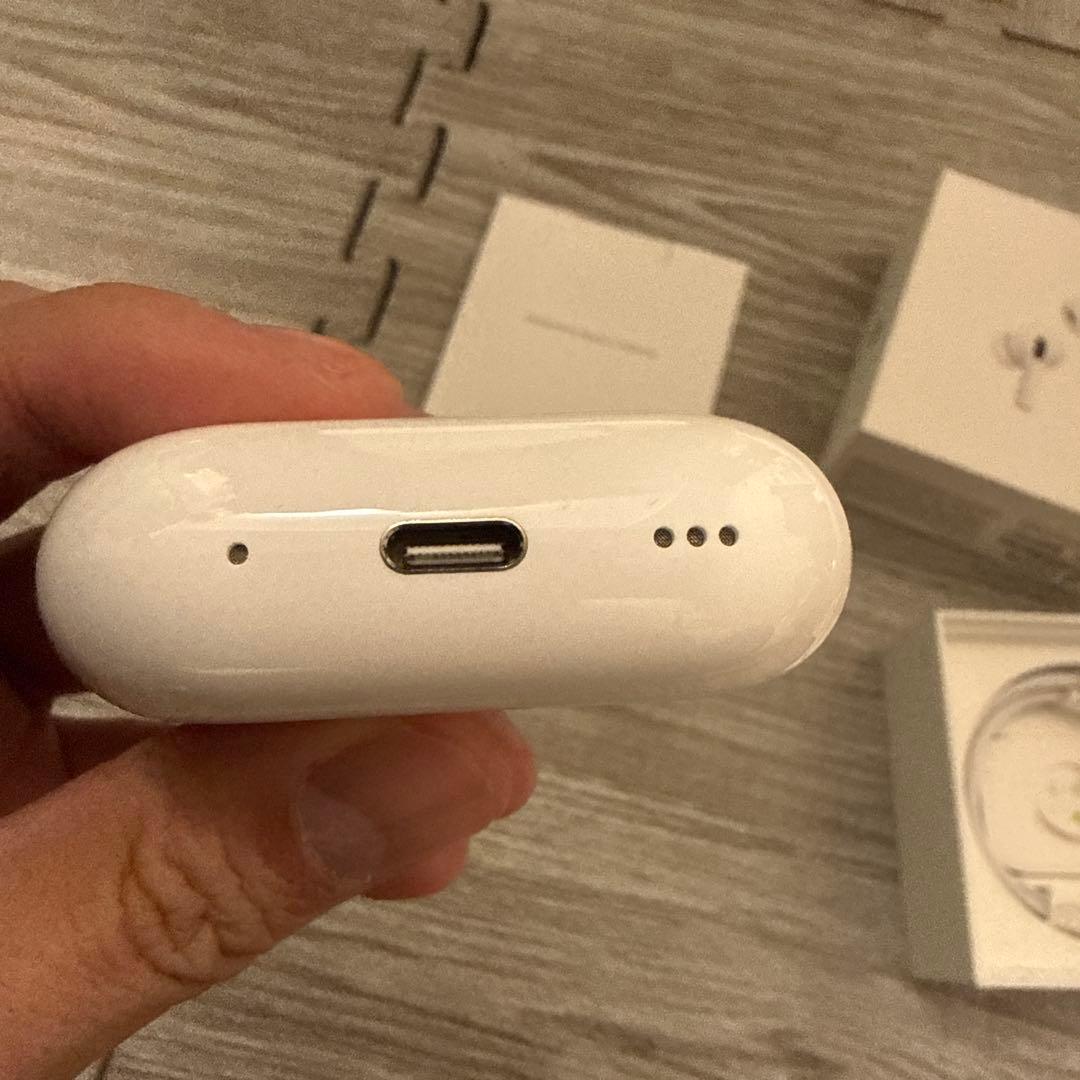 AirPods Pro 第二世代本体 ホワイト 充電ケース付き
