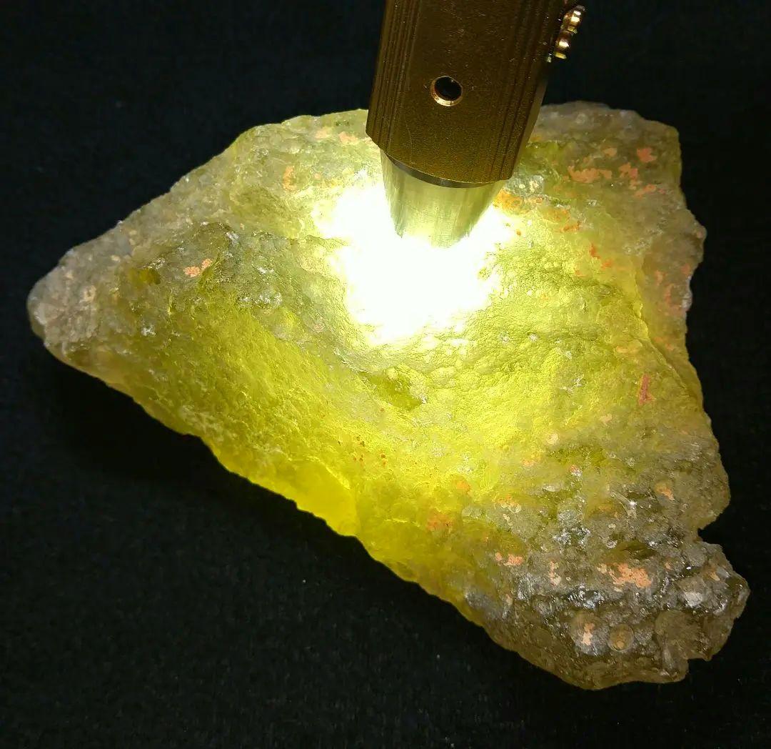 【超超超希少】超特大リビアングラス 原石　クラスター　７２０g