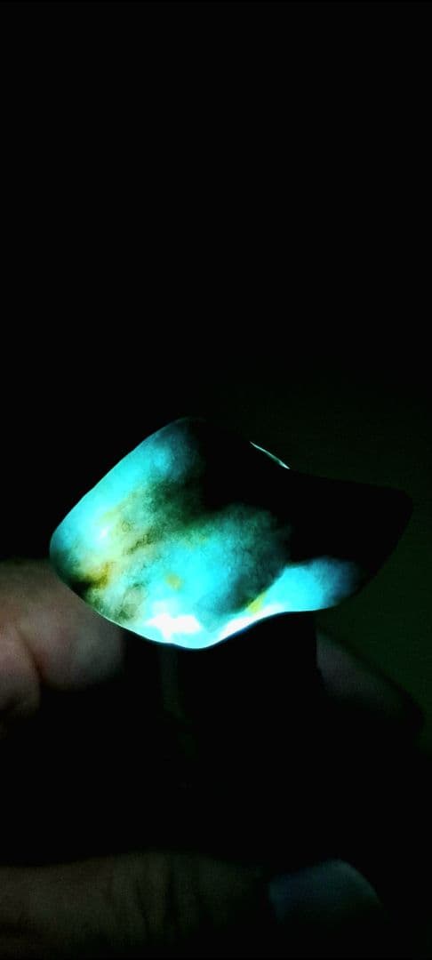 糸魚川青翡翠　入りコン沢　宝石質　16g