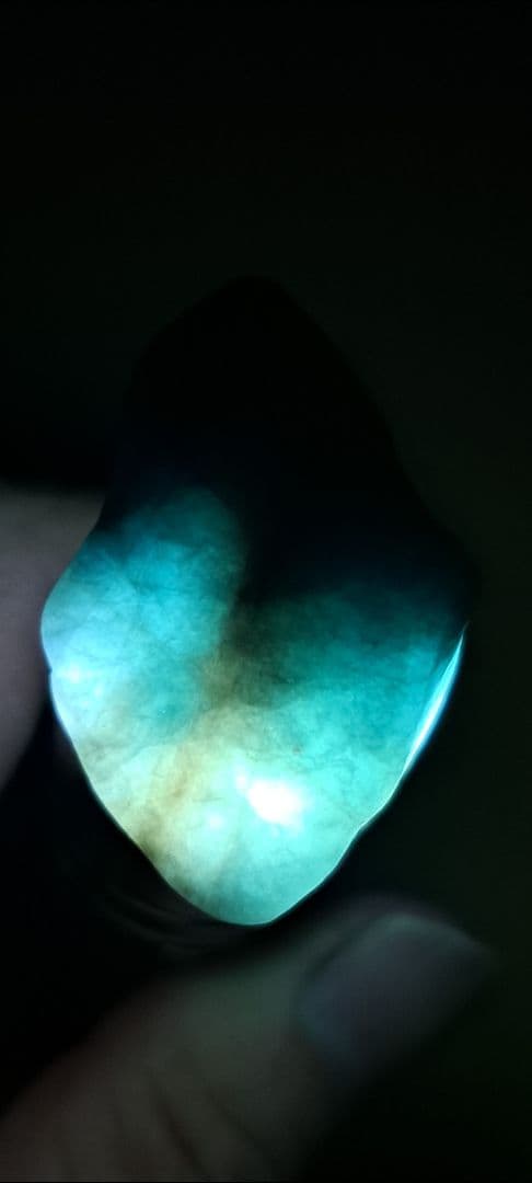 糸魚川青翡翠　入りコン沢　宝石質　16g