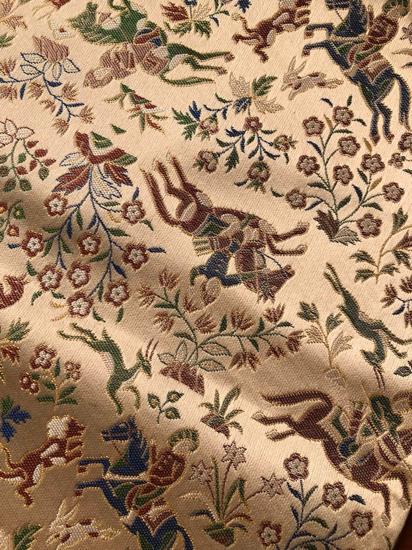 川島織物　テーブルセンター重宝裂　狩猟紋錦金色フリンジ付き大きいサイズ2.2万円