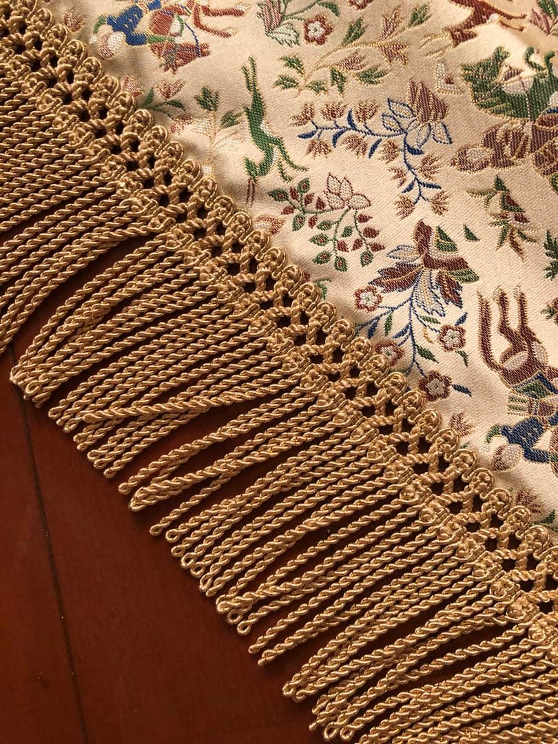 川島織物　テーブルセンター重宝裂　狩猟紋錦金色フリンジ付き大きいサイズ2.2万円