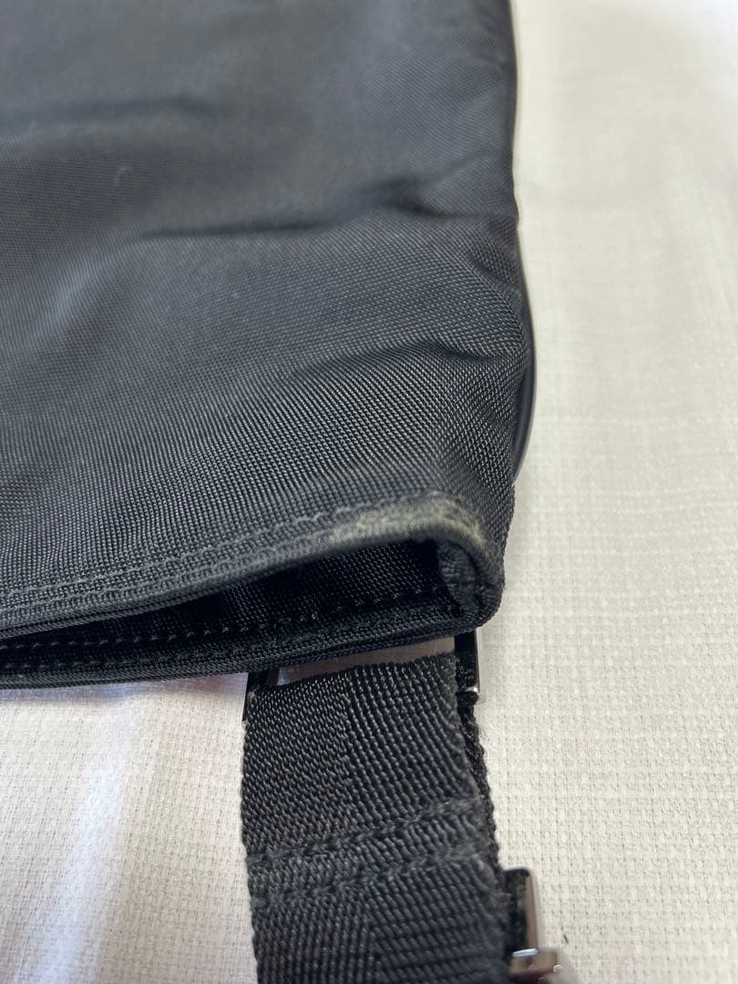 GUCCI グッチ　斜め掛けショルダーバッグ　黒