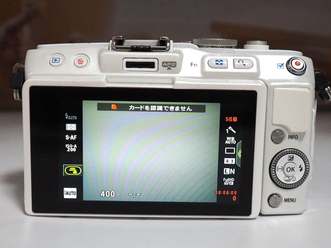 ⭐️ちょっと訳あり オリンパスPEN L ite E−PL6ボディ単品♪