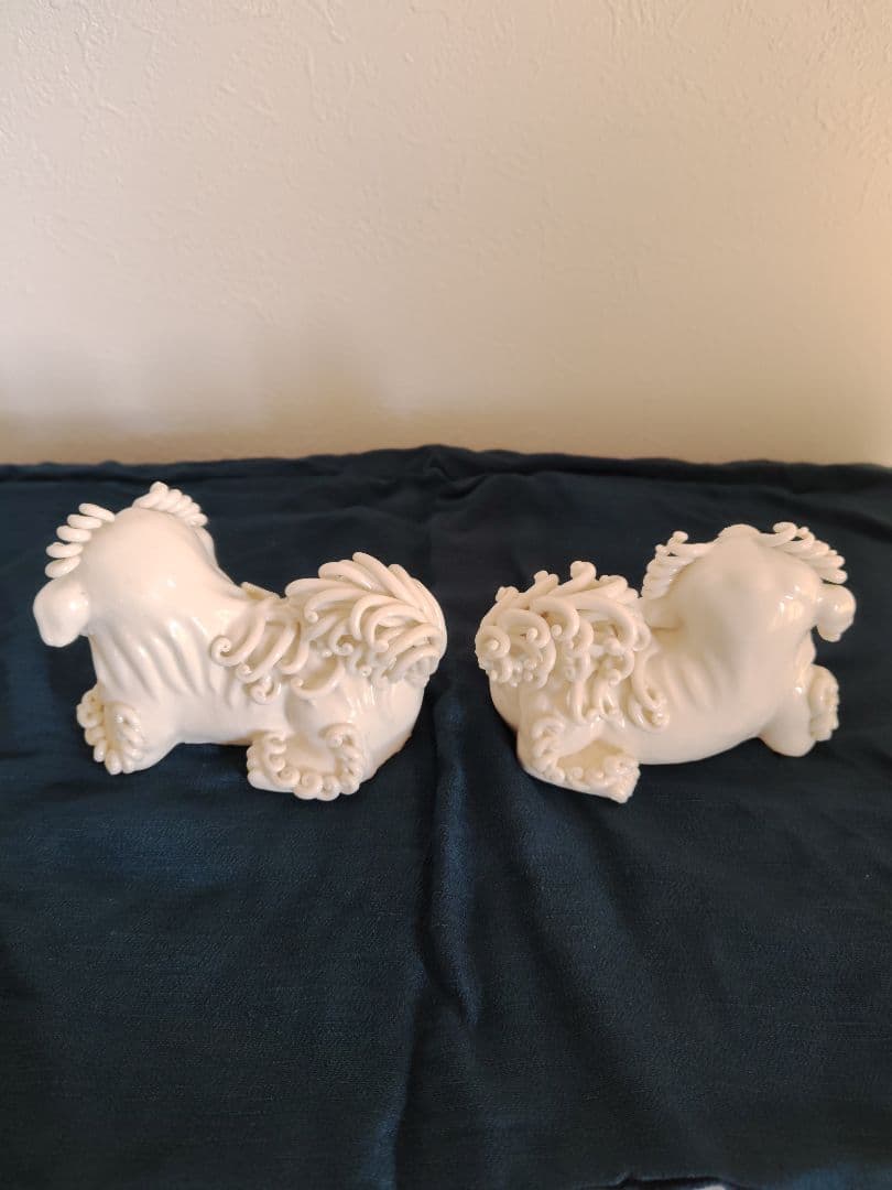 白い獅子狛犬の陶器置物セット