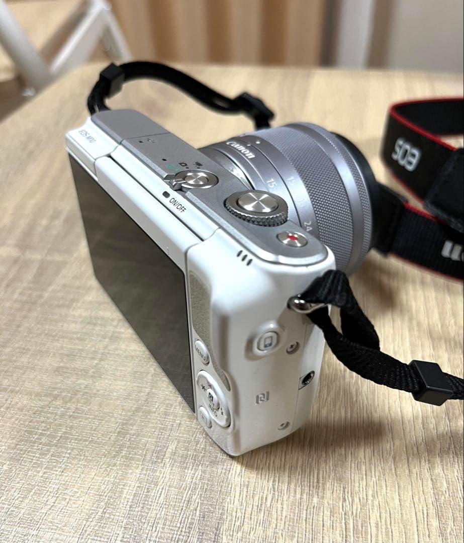 最終値引き/Canon EOS M10 ホワイト 15-45mmレンズ付き