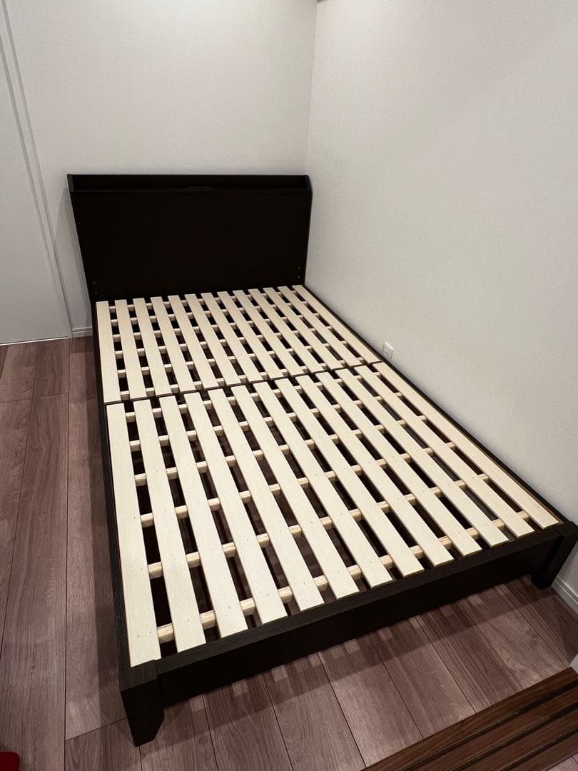 セミダブルベッドフレーム(ヴァイン DBR LEG) ニトリ