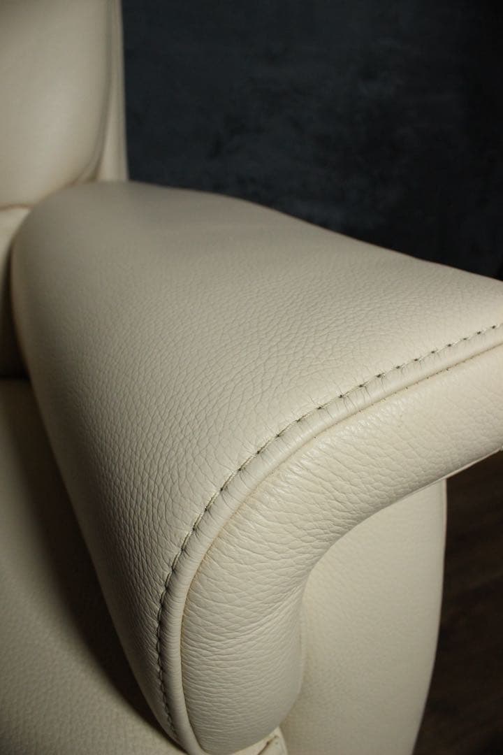 首都圏送無料〜ドイツ ヒモラ30万　総本革　ベルク2.5人掛け　ソファ　クリーム