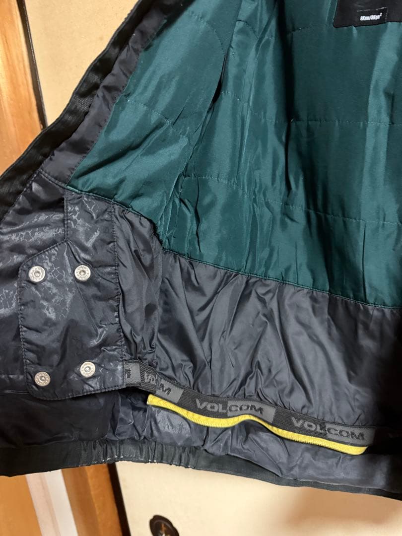 VOLCOM 子ども用 ブラックジャケット