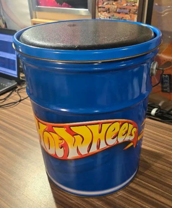ホットウィール　スツール　バケツ　缶