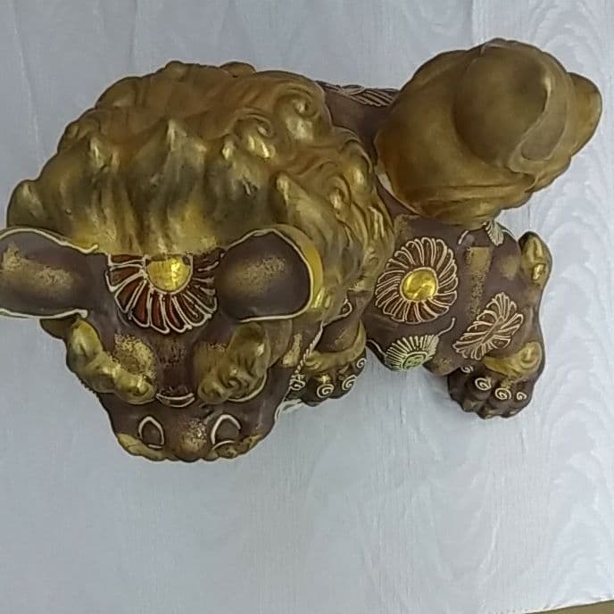 九谷焼　獅子　吉田賢蔵作